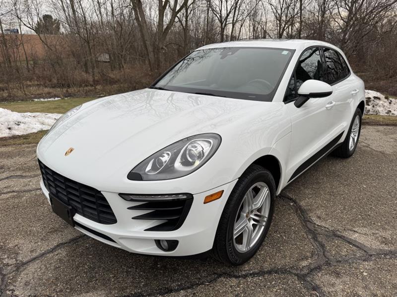 2017 Porsche Macan BASE AWD