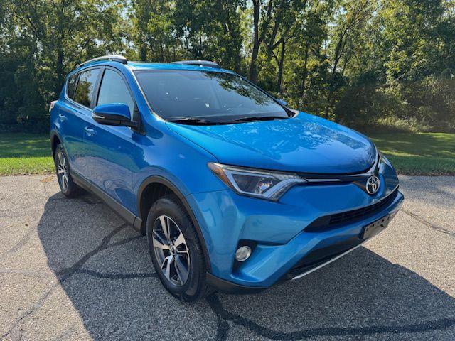 2016 Toyota RAV4 XLE photo 2