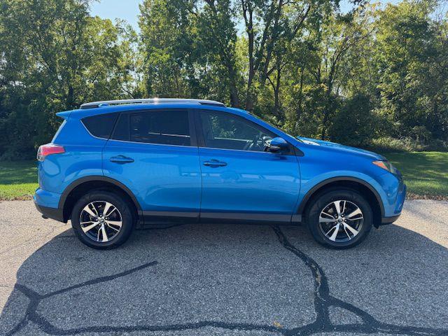 2016 Toyota RAV4 XLE photo 6