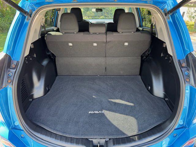 2016 Toyota RAV4 XLE photo 7