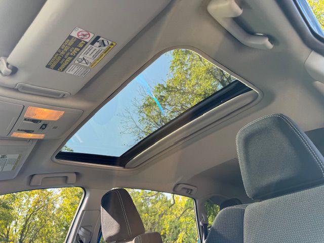 2016 Toyota RAV4 XLE photo 9