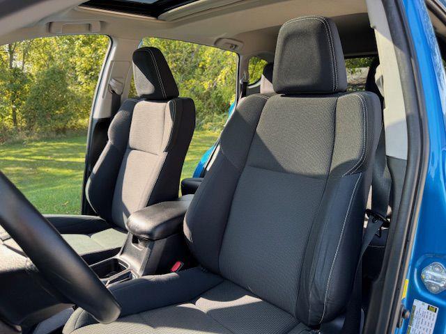 2016 Toyota RAV4 XLE photo 13