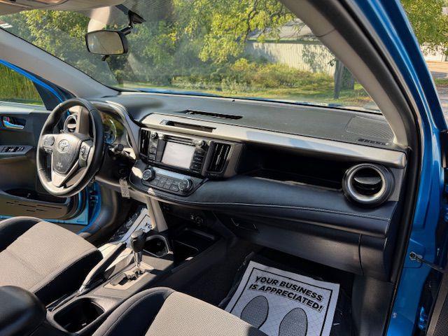 2016 Toyota RAV4 XLE photo 14