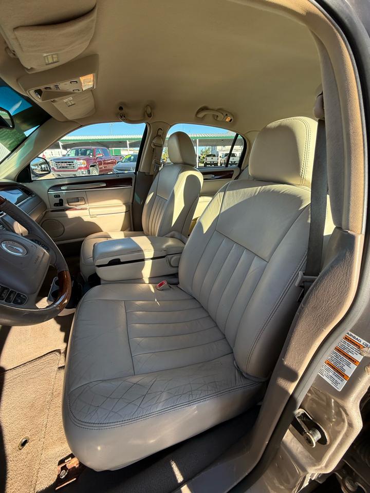 Lincoln Town Car Signature 2003