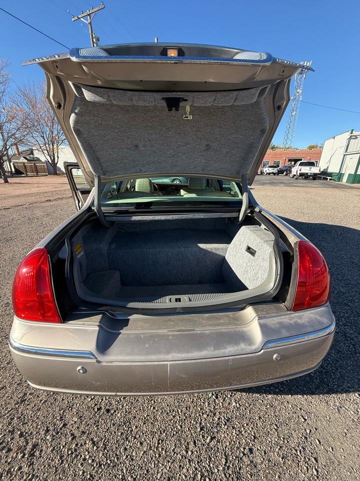 Lincoln Town Car Signature 2003