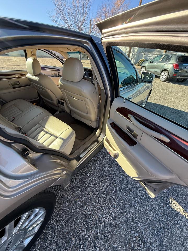 Lincoln Town Car Signature 2003