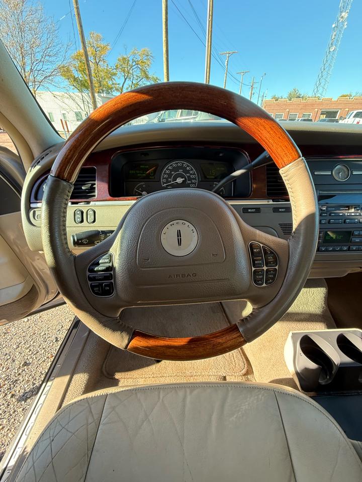 Lincoln Town Car Signature 2003