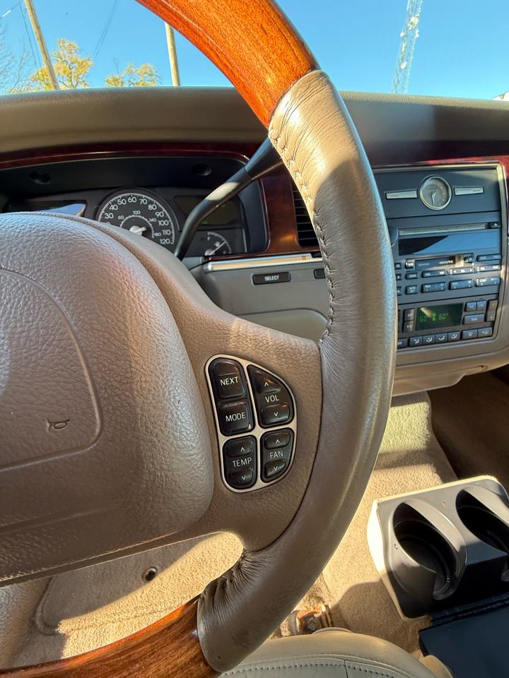 Lincoln Town Car Signature 2003