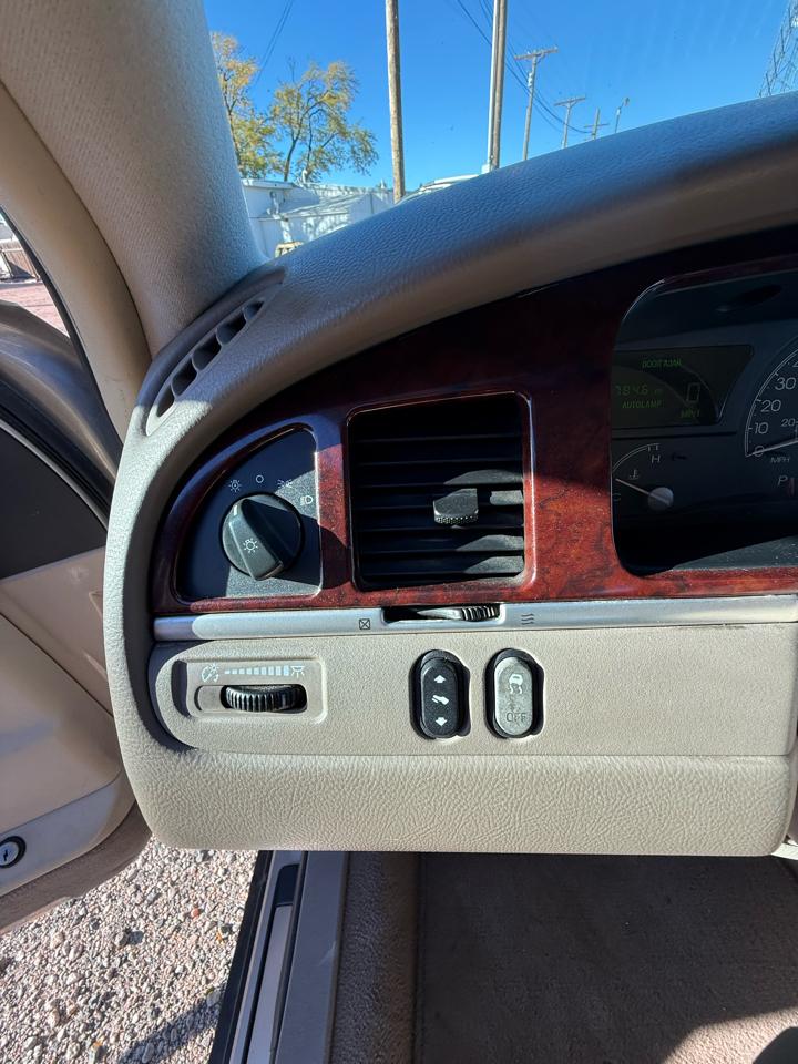 Lincoln Town Car Signature 2003