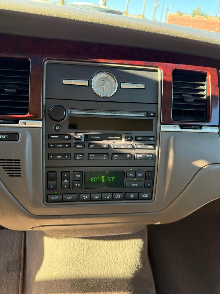 Lincoln Town Car Signature 2003