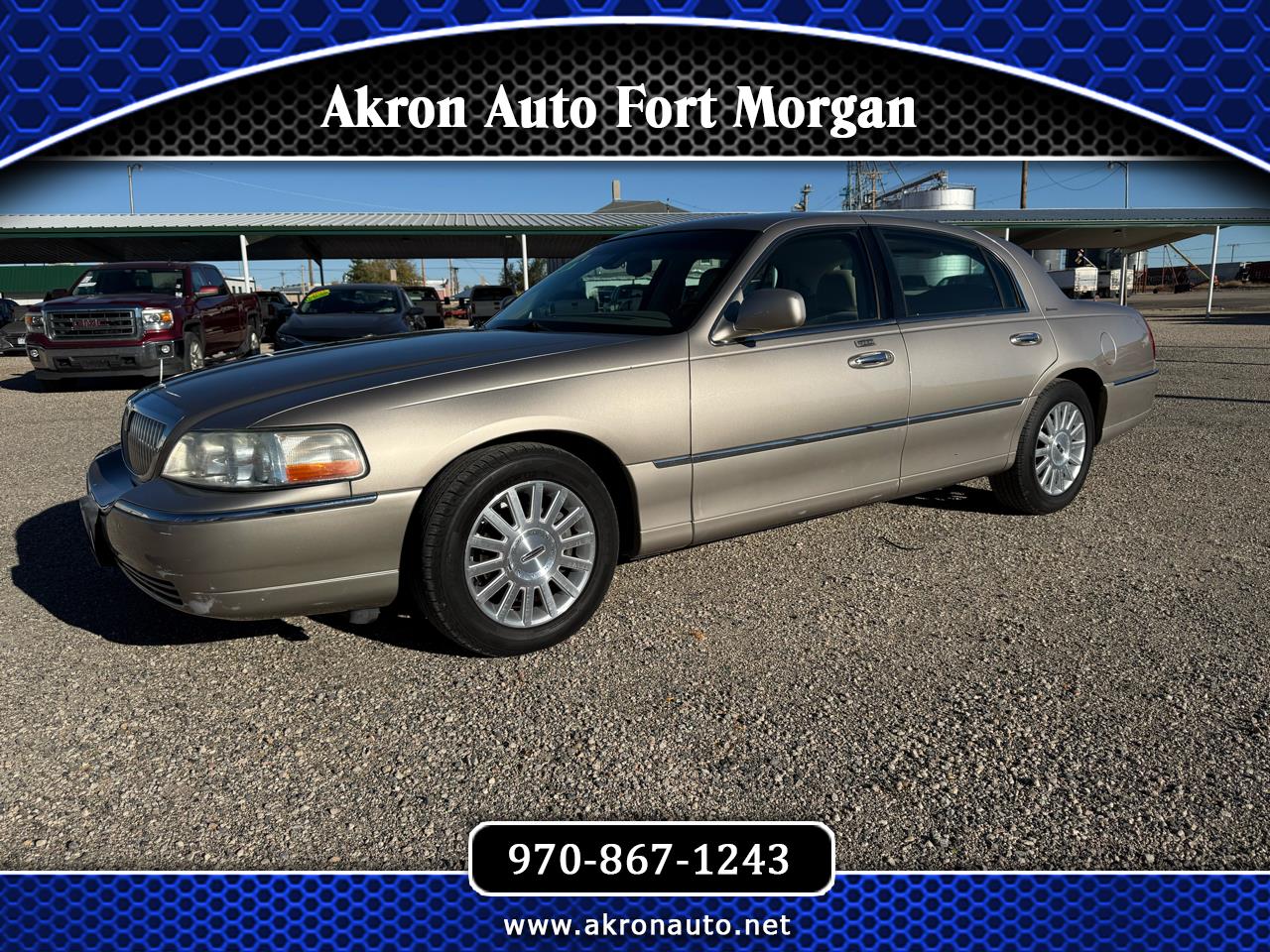 2003 Lincoln Town Car Signature's photo