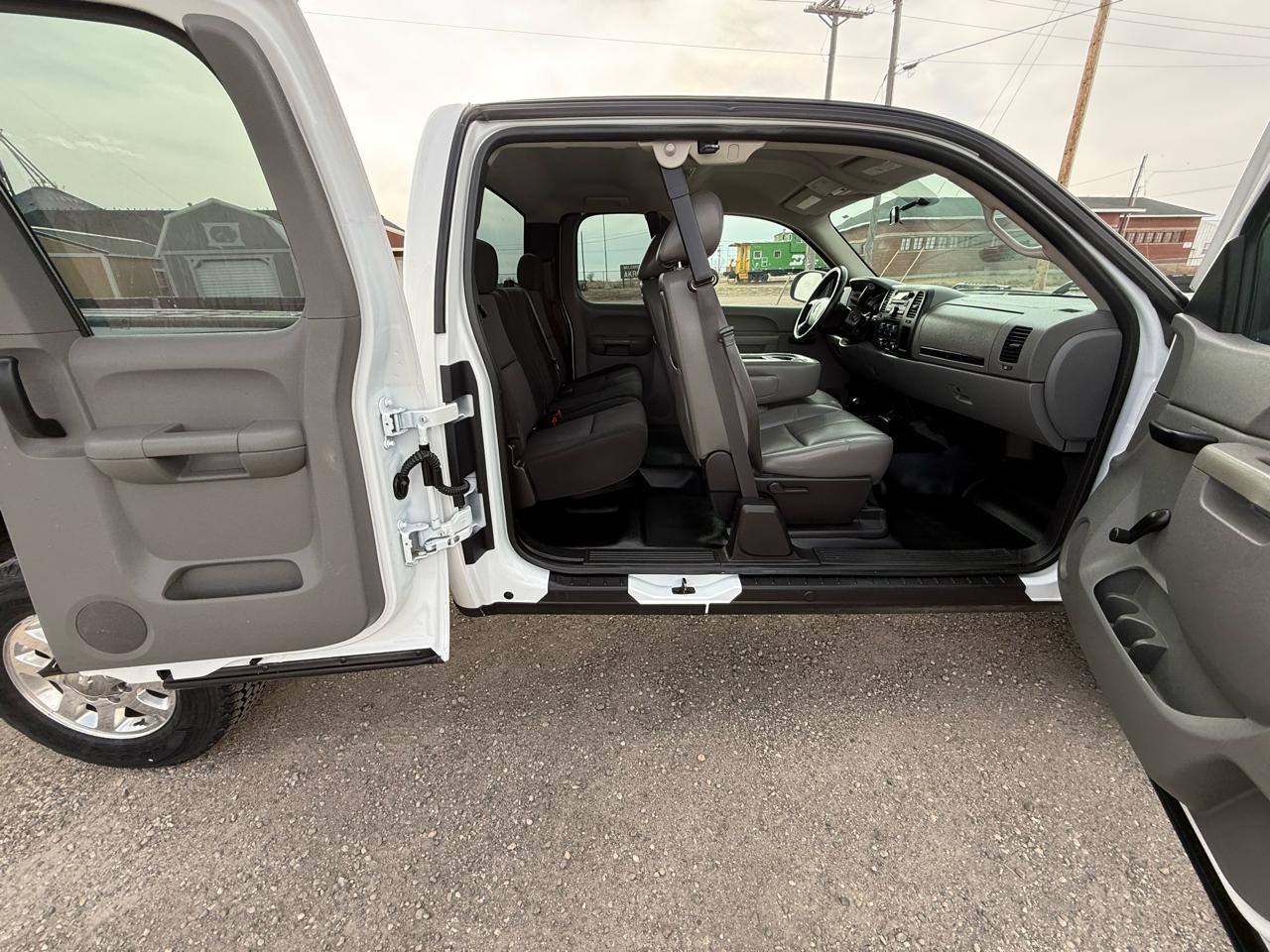 Chevrolet Silverado 2500HD Work Truck Ext. Cab 4WD 2013