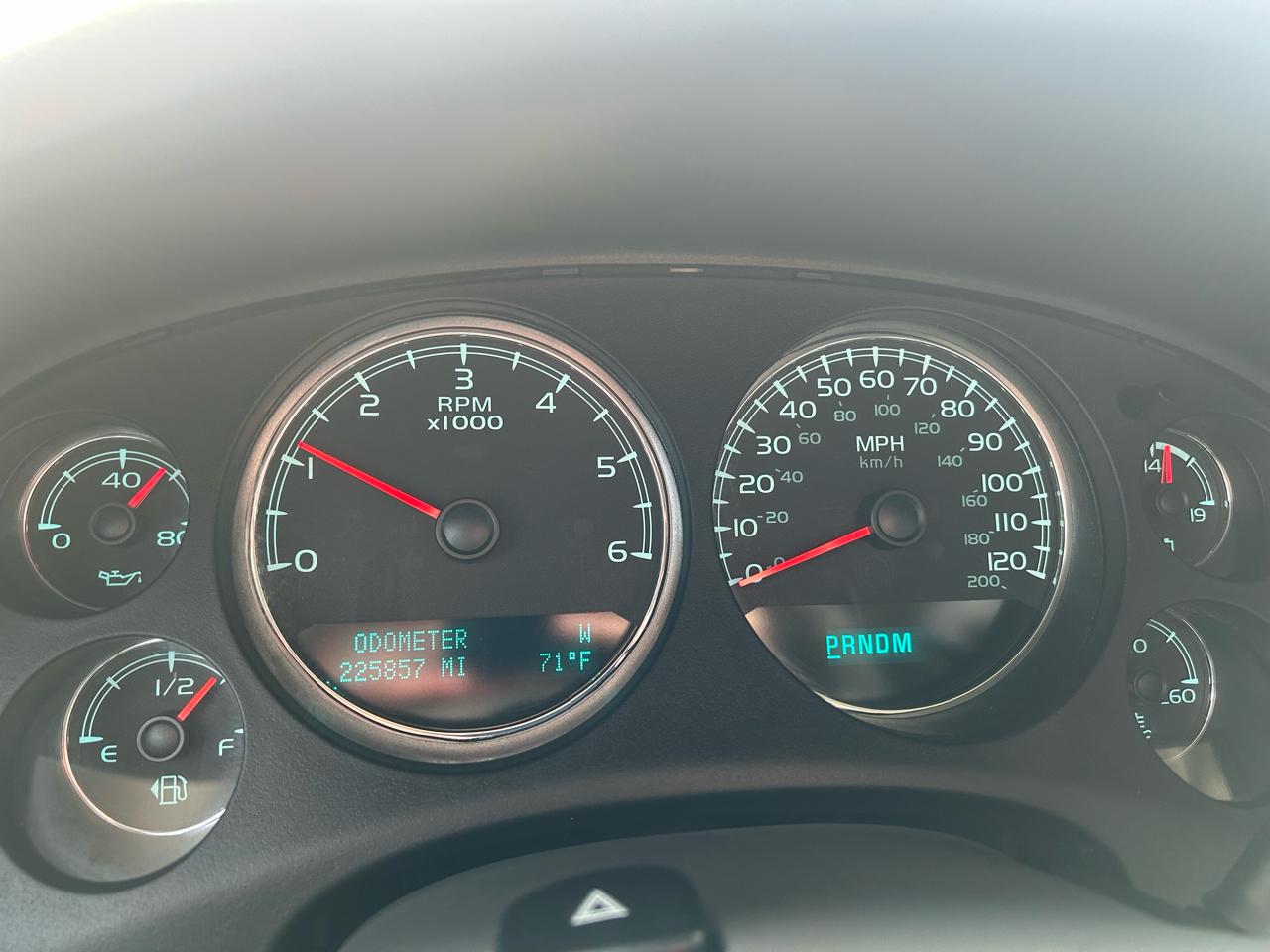 Chevrolet Suburban LT 4WD 2013