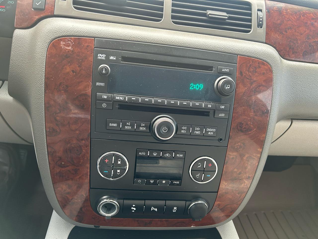 Chevrolet Suburban LT 4WD 2013