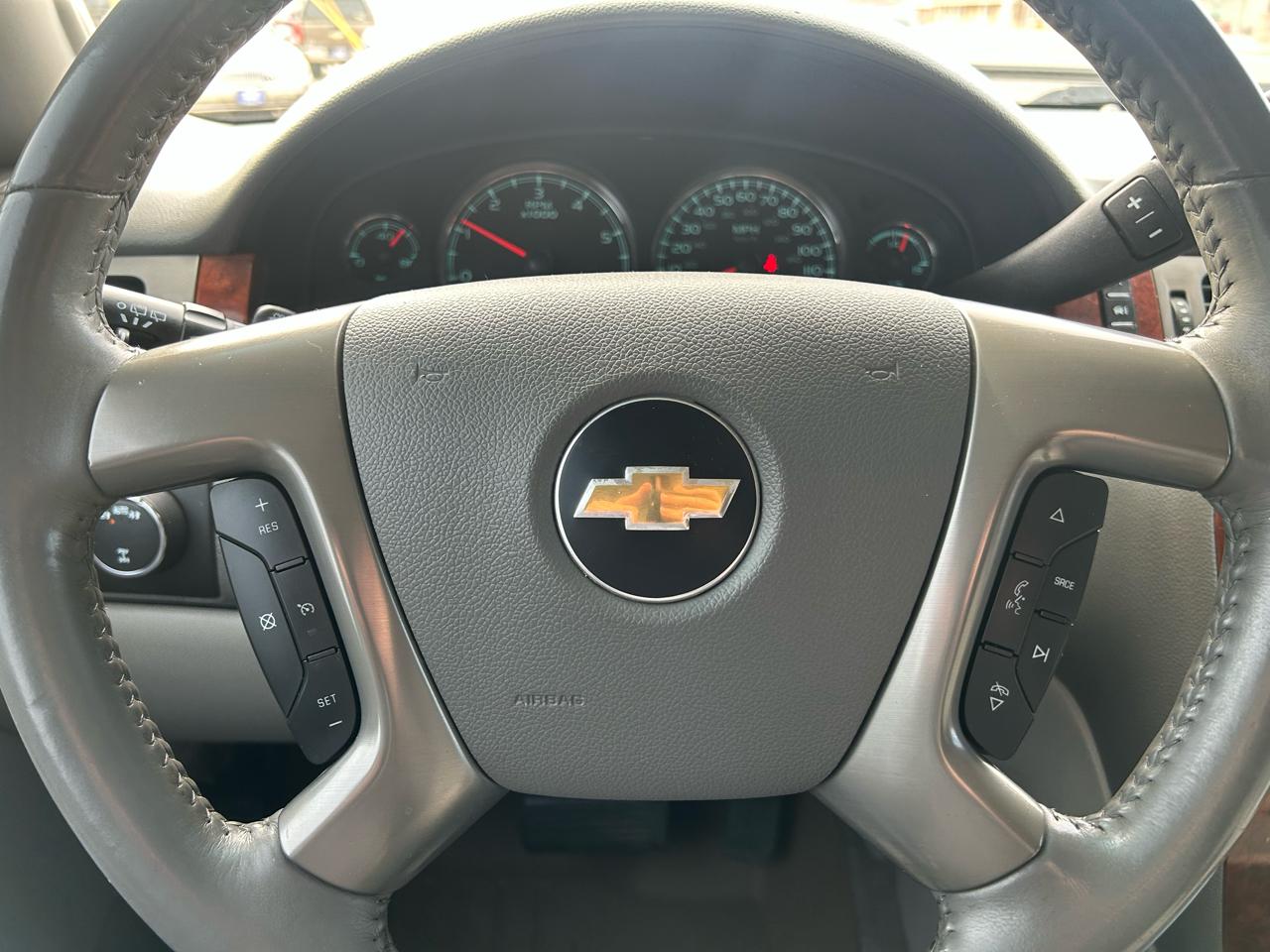 Chevrolet Suburban LT 4WD 2013