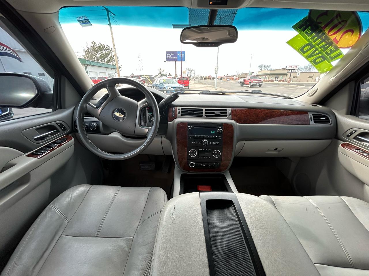 Chevrolet Suburban LT 4WD 2013