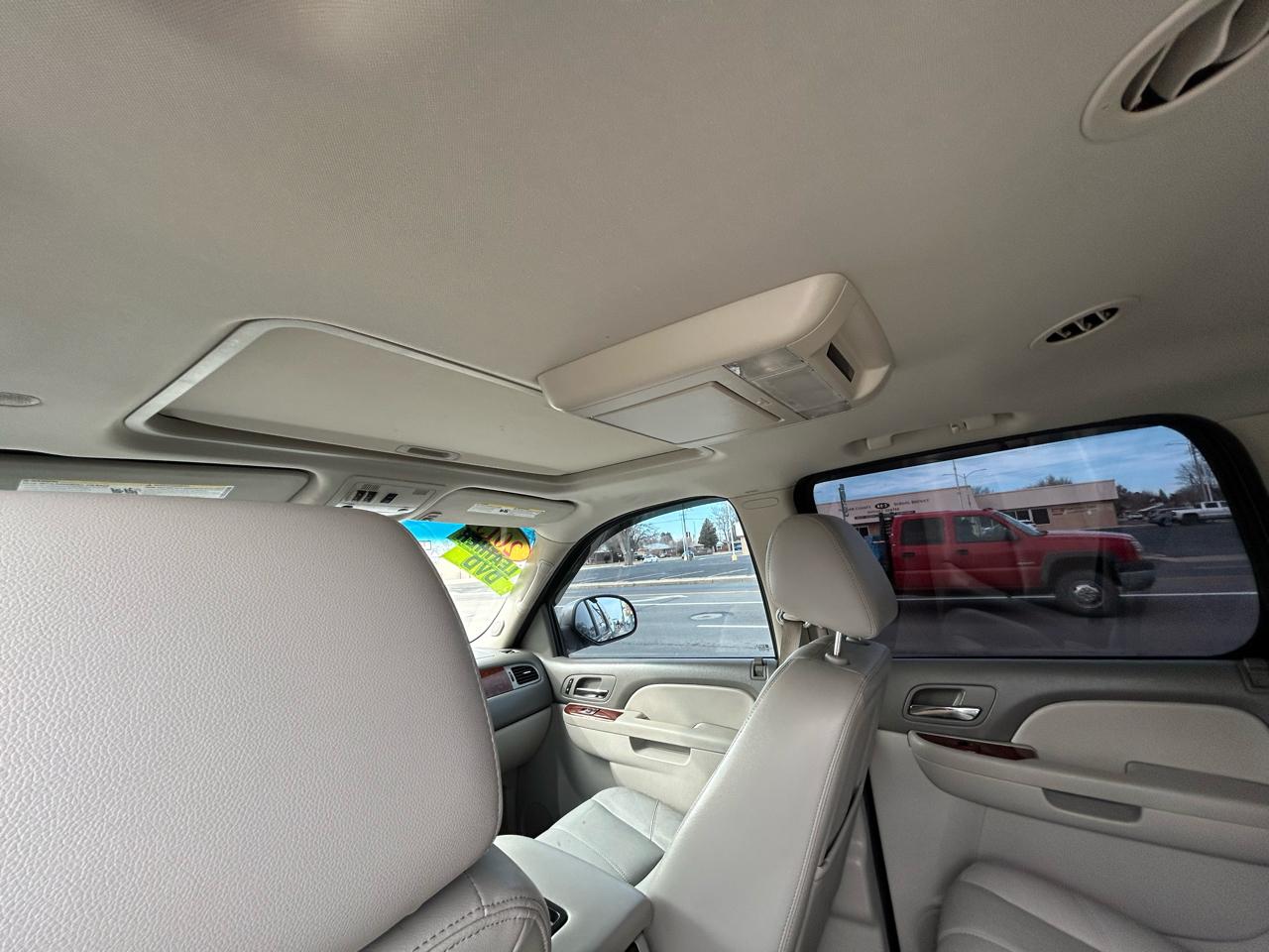 Chevrolet Suburban LT 4WD 2013