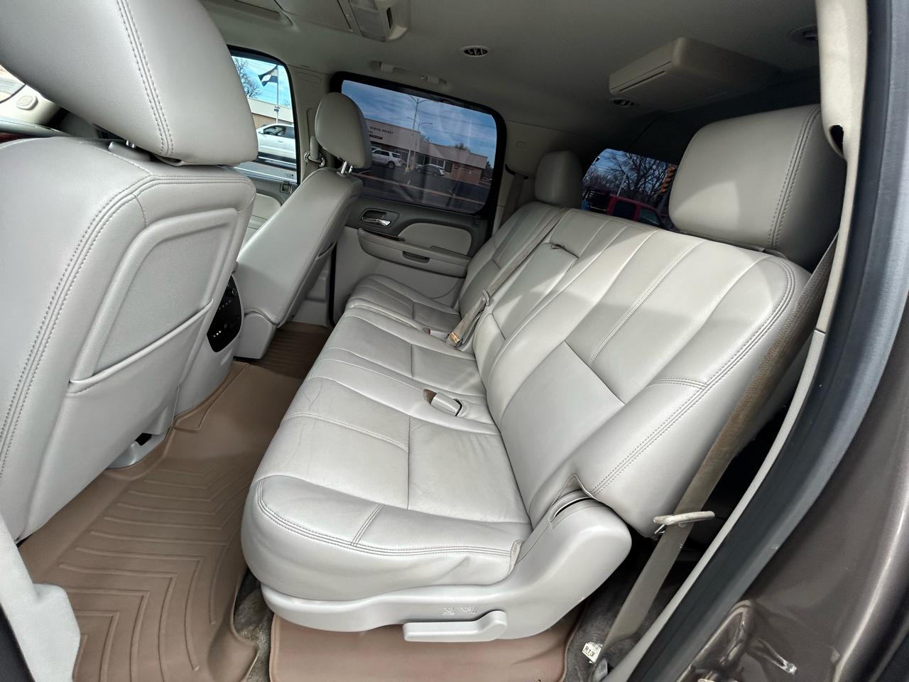 Chevrolet Suburban LT 4WD 2013