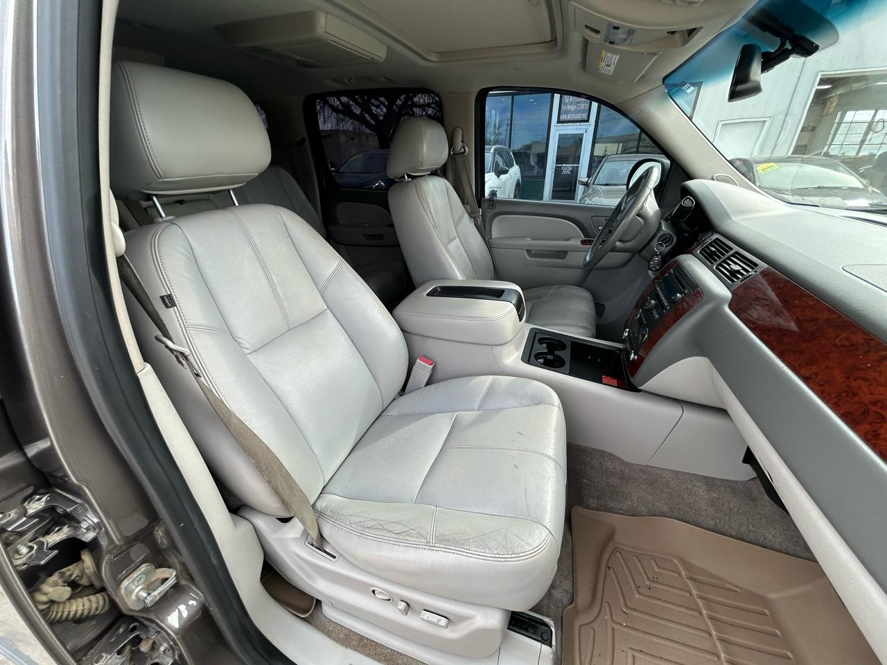 Chevrolet Suburban LT 4WD 2013