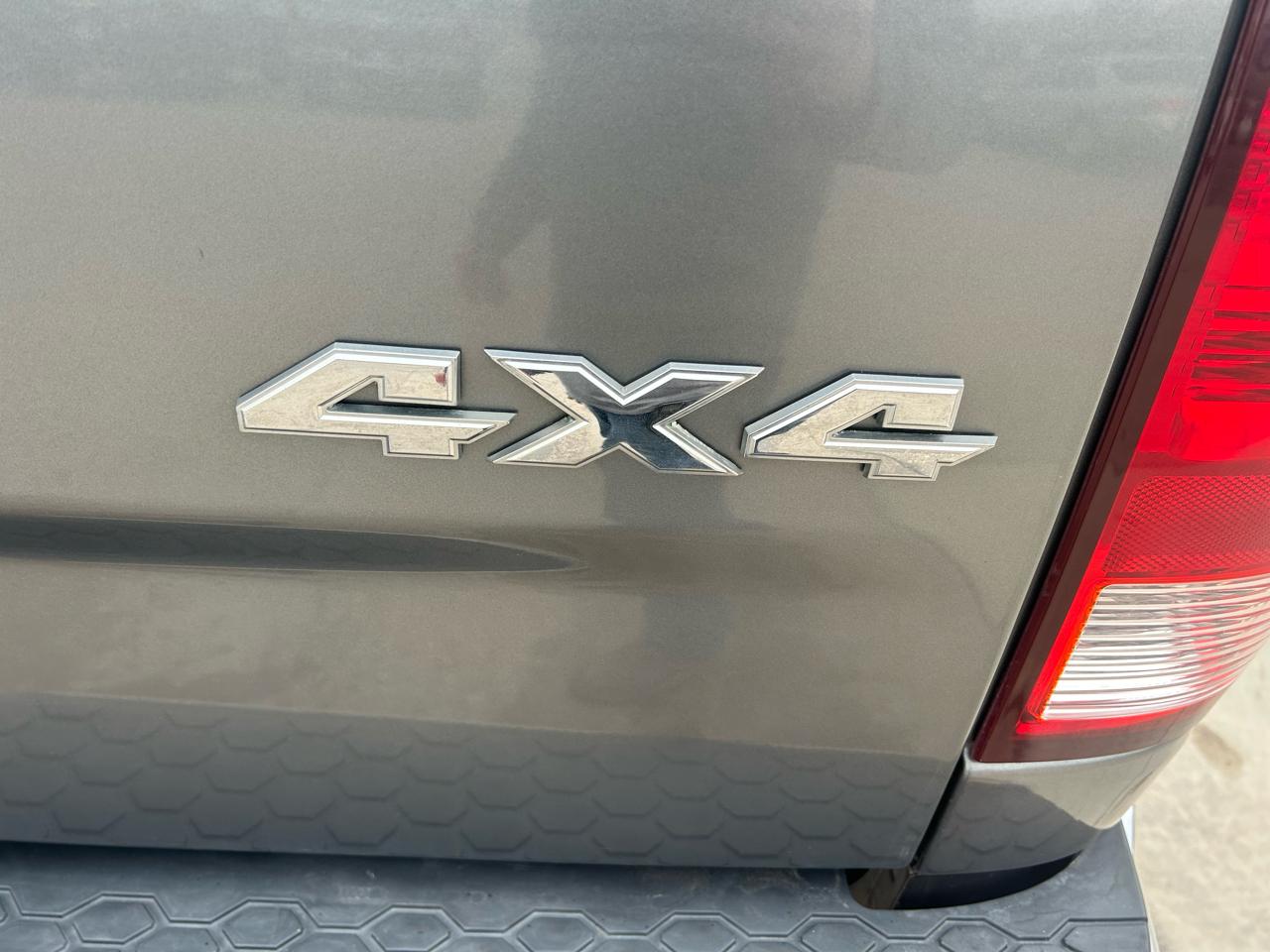 RAM 1500 SLT Quad Cab 4WD 2012