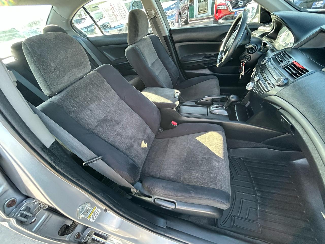 Honda Accord LX sedan AT 2010