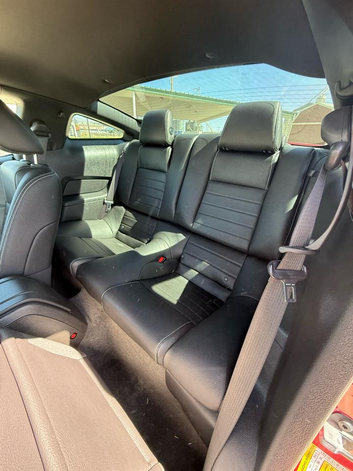 Ford Mustang V6 Coupe 2011