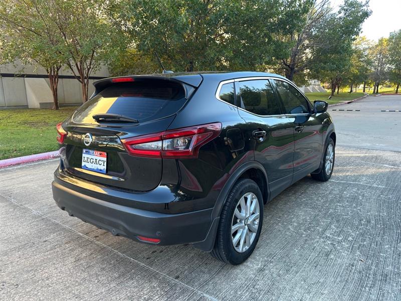 Nissan Rogue Sport S 2022
