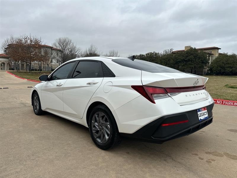 Hyundai Elantra SEL 2024