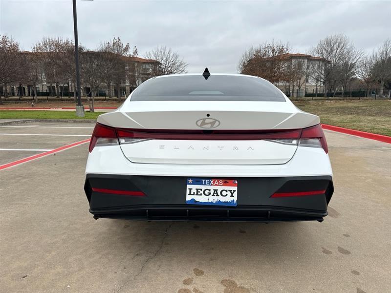 Hyundai Elantra SEL 2024