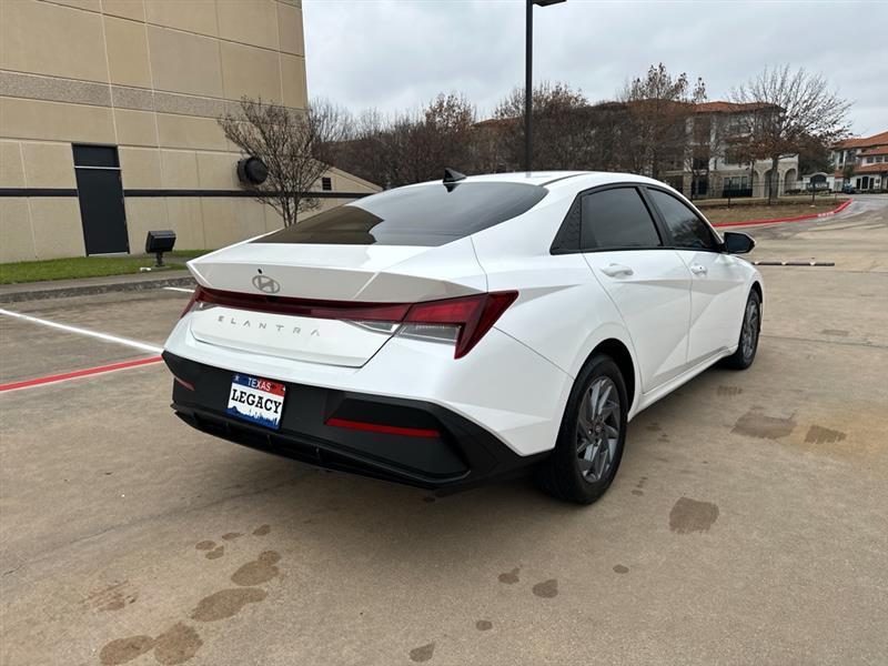 Hyundai Elantra SEL 2024