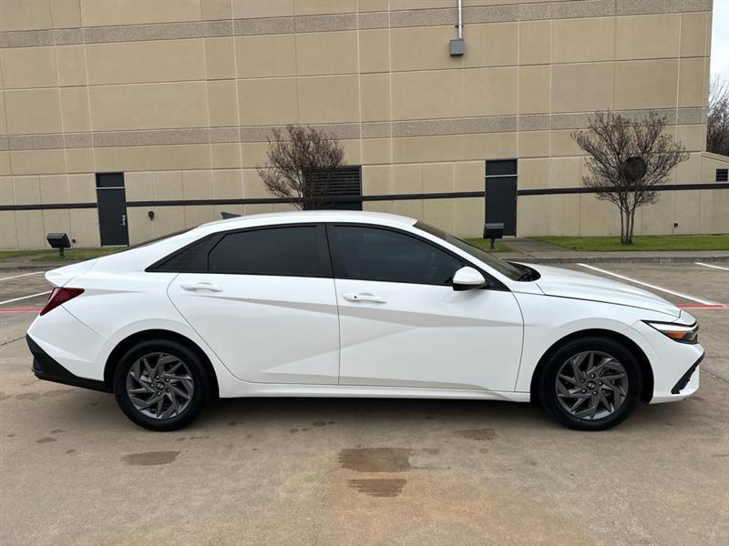 Hyundai Elantra SEL 2024