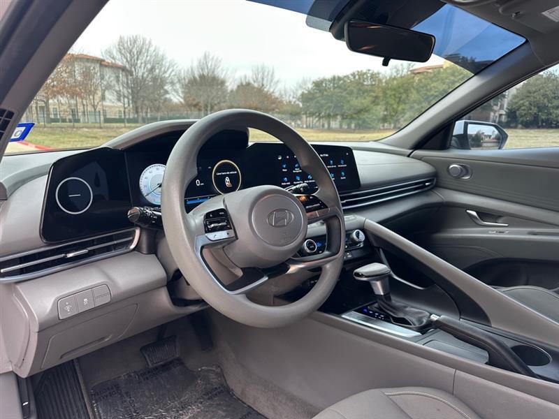 Hyundai Elantra SEL 2024