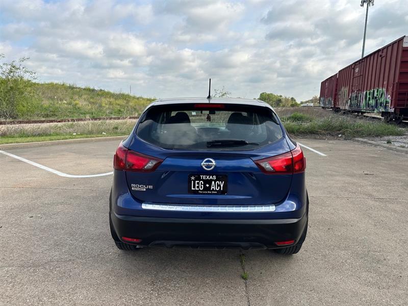 Nissan Rogue Sport S 2019