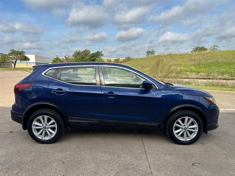 Nissan Rogue Sport S 2019