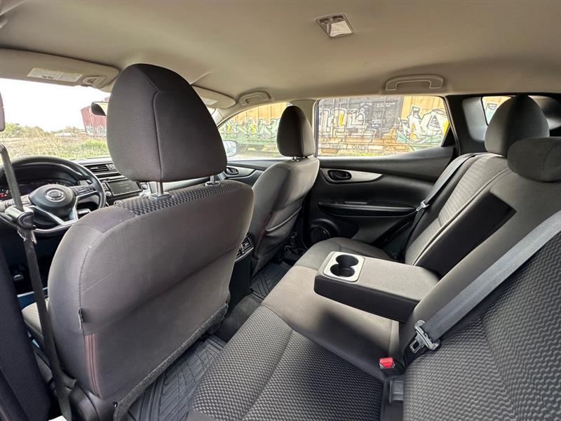 Nissan Rogue Sport S 2019