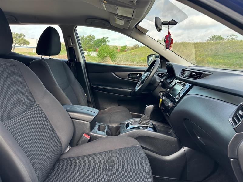Nissan Rogue Sport S 2019