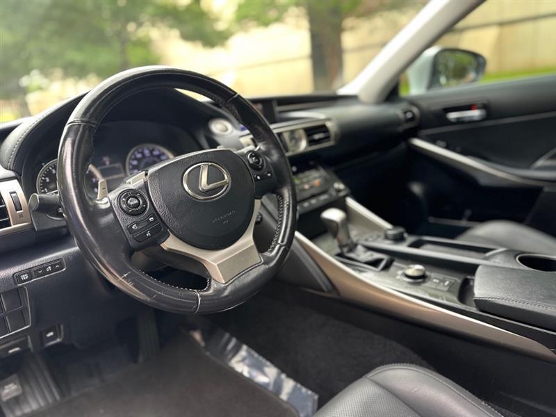 Lexus IS 300 AWD 2016