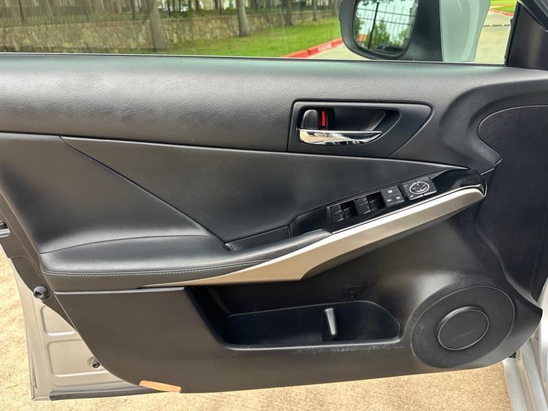 Lexus IS 300 AWD 2016