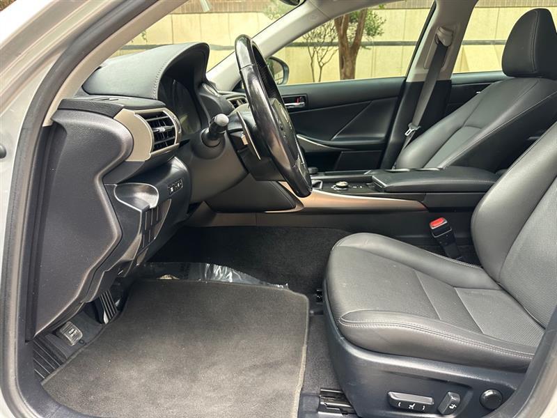 Lexus IS 300 AWD 2016