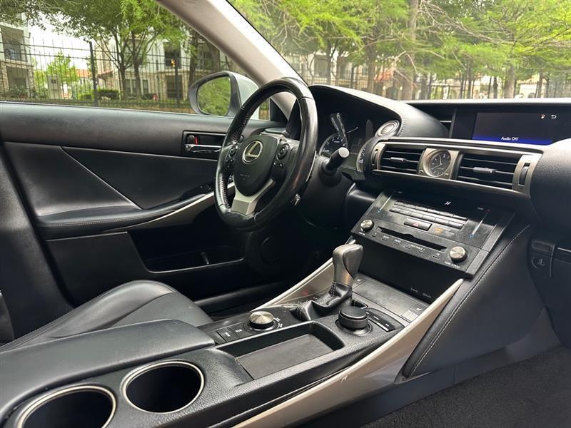 Lexus IS 300 AWD 2016