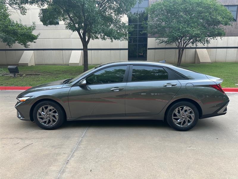 Hyundai Elantra SEL 2024