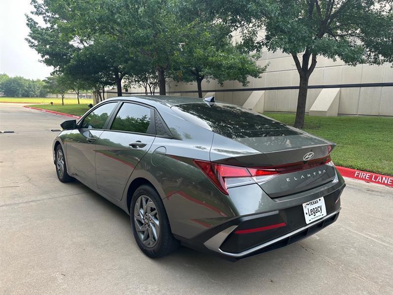 Hyundai Elantra SEL 2024