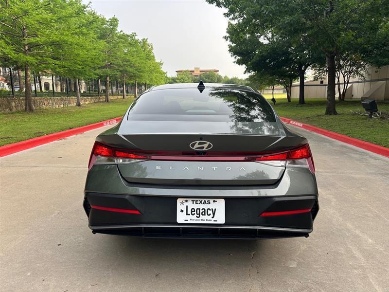 Hyundai Elantra SEL 2024