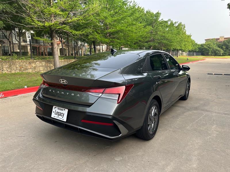 Hyundai Elantra SEL 2024