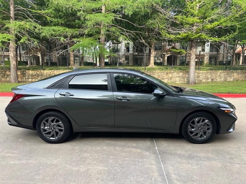 Hyundai Elantra SEL 2024