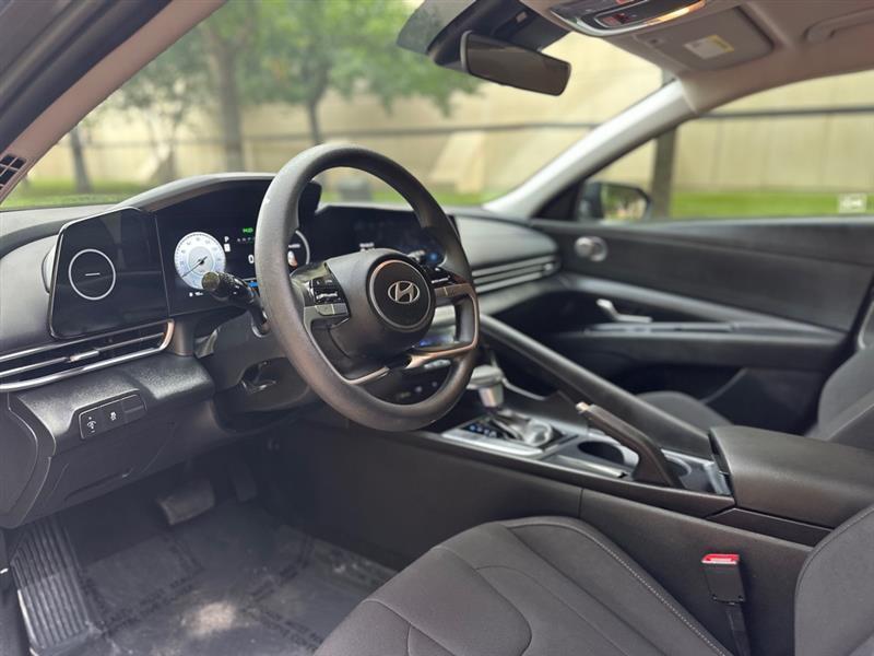 Hyundai Elantra SEL 2024
