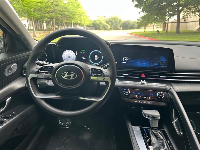Hyundai Elantra SEL 2024