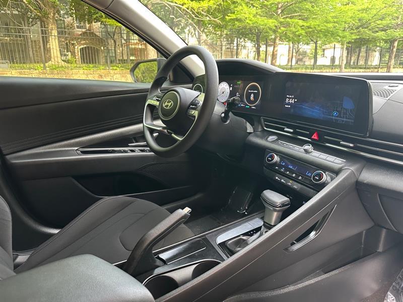 Hyundai Elantra SEL 2024
