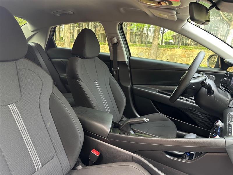 Hyundai Elantra SEL 2024