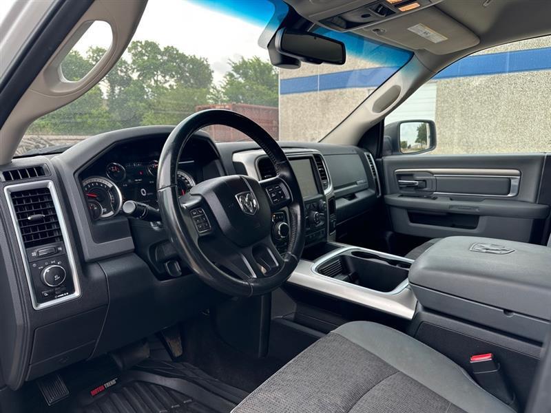 RAM 1500 SLT Crew Cab SWB 4WD 2017